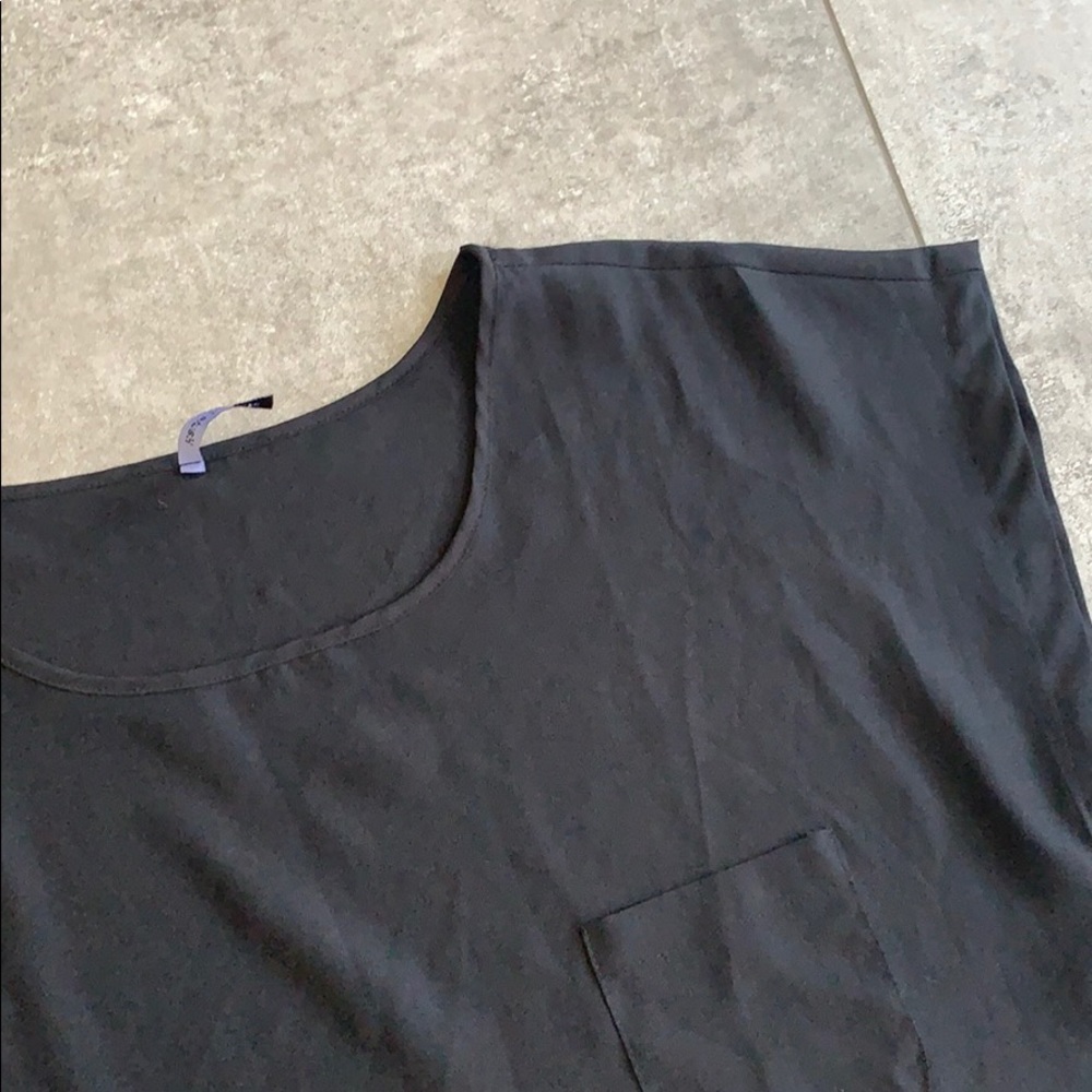 Boxy Top 🖤 - Picture 4 of 5